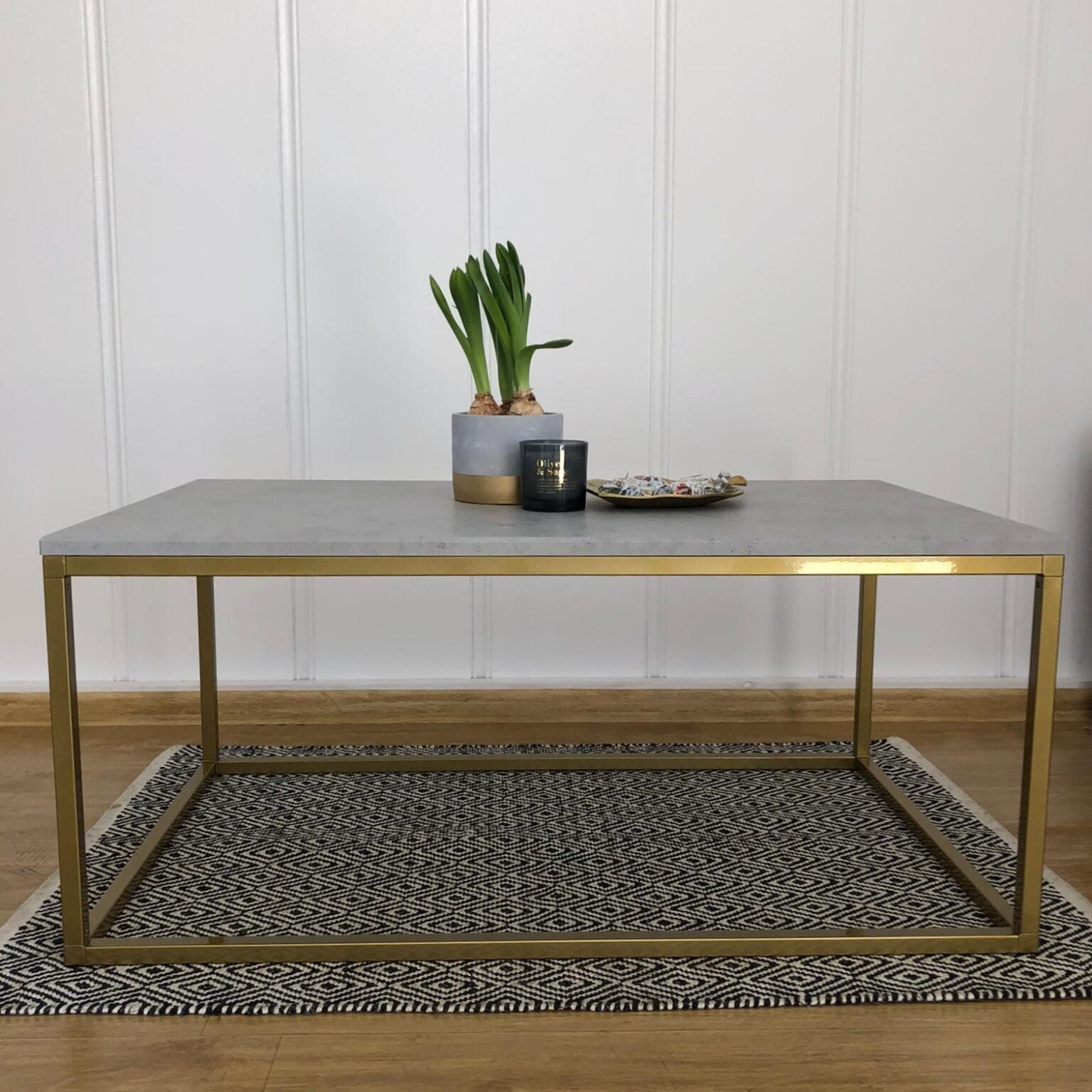 Prostokątny stolik kawowy złoty/beton | Kamado Meble